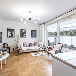 https://luksusowy-apartament-blisko-centrum-miejsce-postojowe-w-garazu.warsawhotelspoland.com